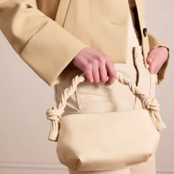 Manfield Off white lak handtas^ Handtassen