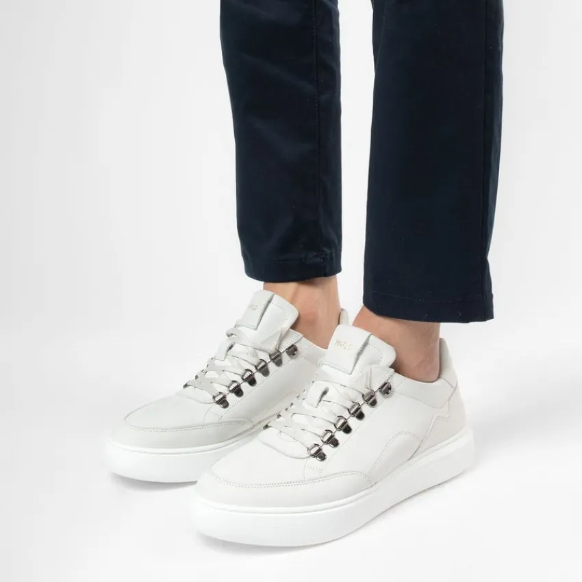 Manfield Off white nubuck sneakers^Heren Sneakers