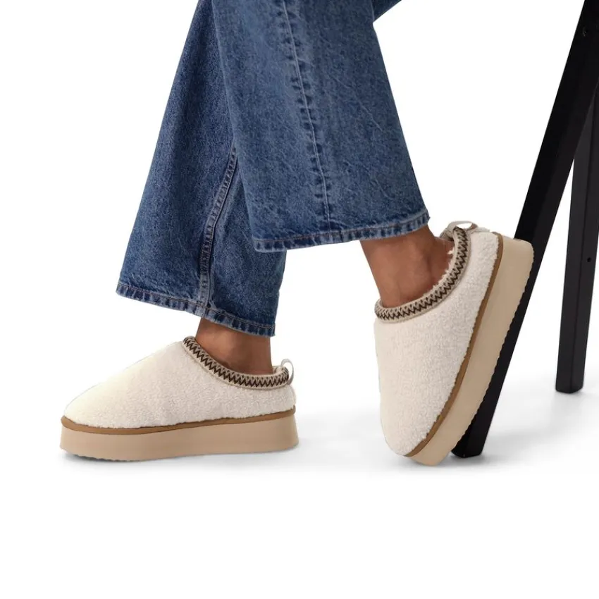 Manfield Off white teddy instappers^DAMES Pantoffels