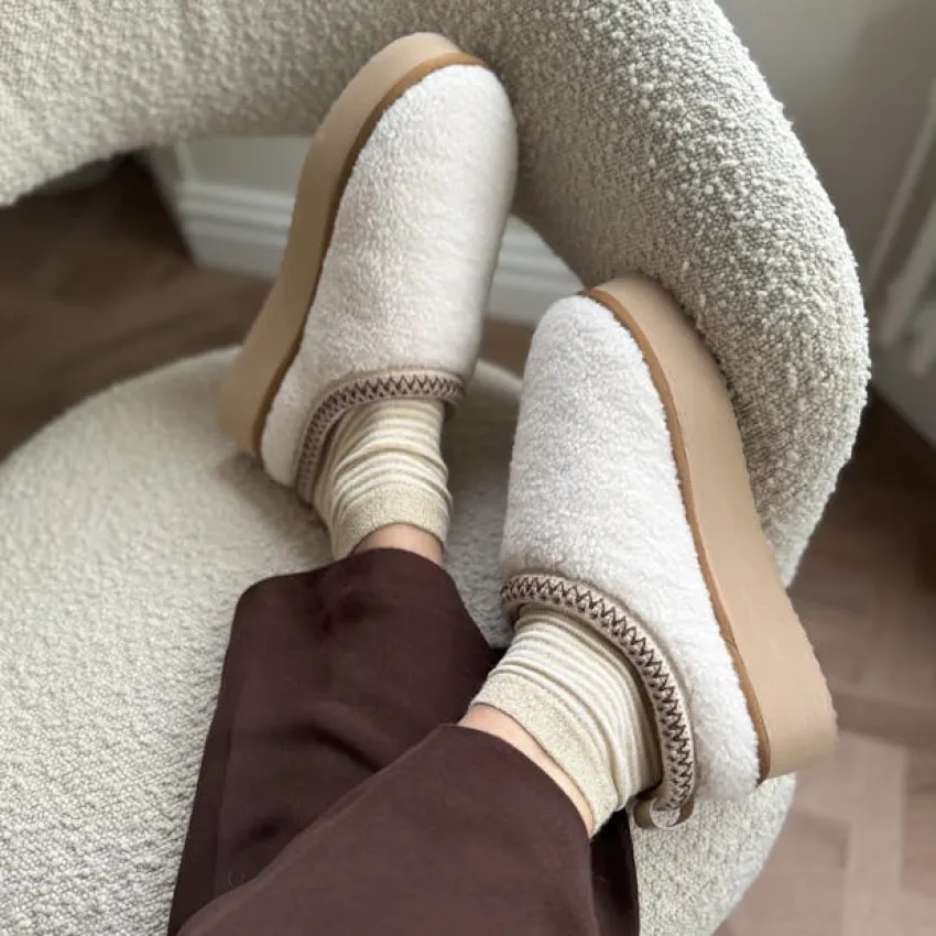 Manfield Off white teddy instappers^DAMES Pantoffels