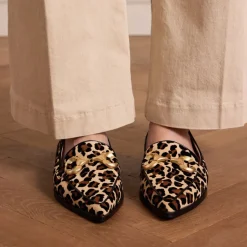Manfield Suède leopard loafers met chain^DAMES Loafers