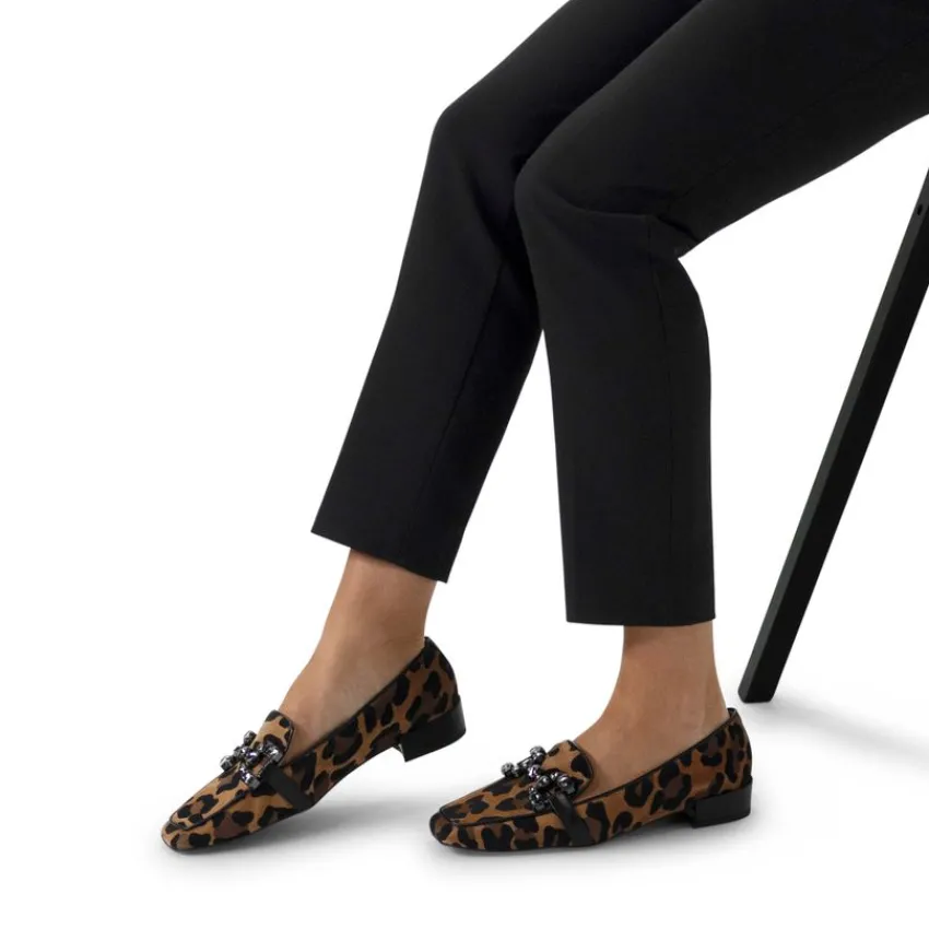 Manfield Suède leopard loafers met chain^DAMES Loafers