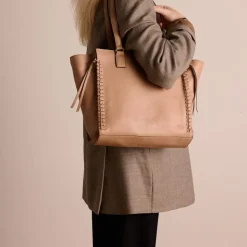 Manfield Taupe leren handtas^ Handtassen