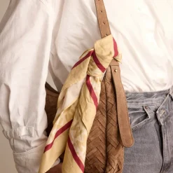 Manfield Taupe suède gevlochten schoudertas^ Schoudertassen