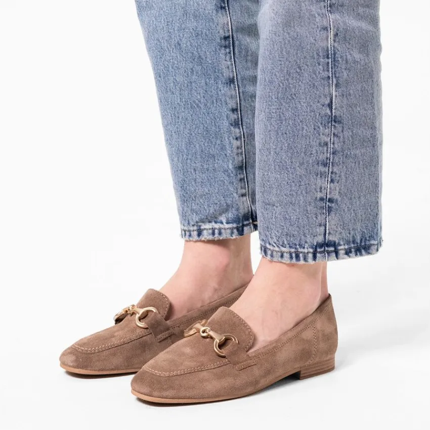 No Stress Taupe suède loafers met goudkleurig detail^DAMES Loafers