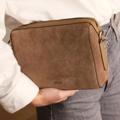 Manfield Taupe suède unisex schoudertas^ Schoudertassen