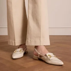 Manfield Witte leren slingbacks met goudkleurige chain^DAMES Pumps|Slingbacks