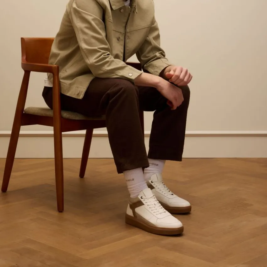 Manfield Witte leren sneakers met bruine suède details^Heren Sneakers