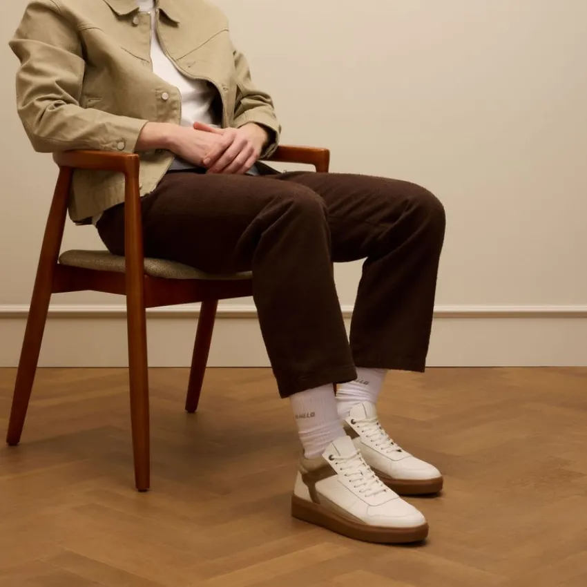 Manfield Witte leren sneakers met bruine suède details^Heren Sneakers