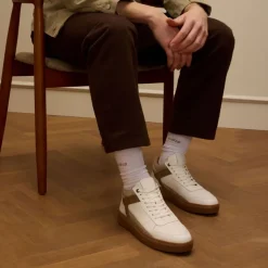 Manfield Witte leren sneakers met bruine suède details^Heren Sneakers