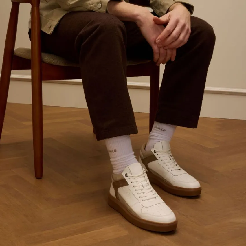 Manfield Witte leren sneakers met bruine suède details^Heren Sneakers