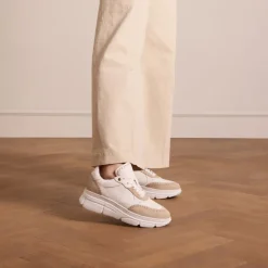 Manfield Witte leren sneakers met suède details^DAMES Sneakers