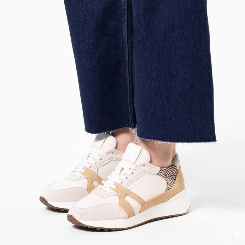 Manfield Witte leren sneakers met suède details^DAMES Sneakers