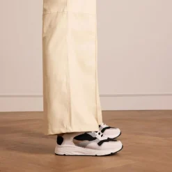 Manfield Witte leren sneakers met zilveren details^DAMES Sneakers