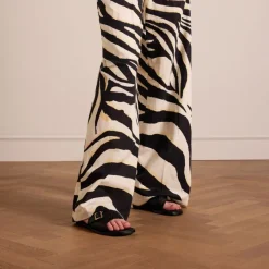 Manfield Zwarte gevlochten slippers met gesp^DAMES Slippers