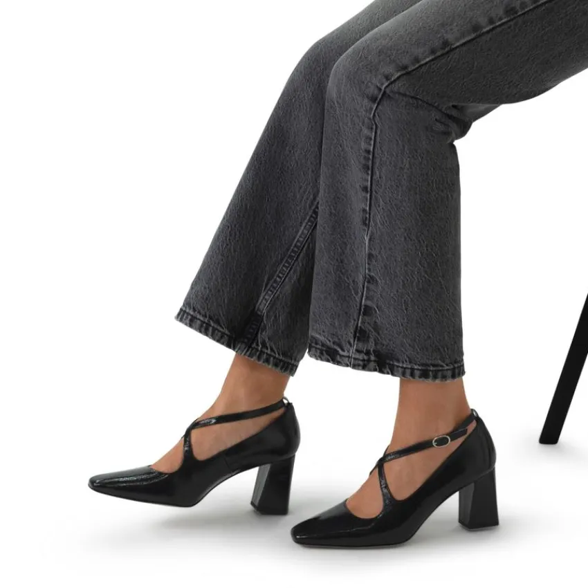 Manfield Zwarte lakleren pumps met gespsluiting^DAMES Pumps