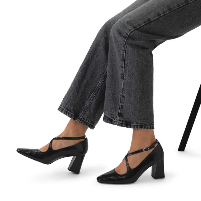 Manfield Zwarte lakleren pumps met gespsluiting^DAMES Pumps
