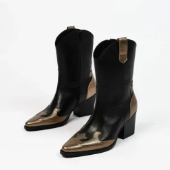 Manfield Zwarte leren cowboy laarzen met goudkleurige details^DAMES Enkellaarsjes