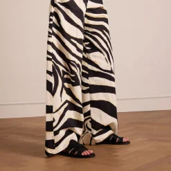 Manfield Zwarte leren croco slippers^DAMES Slippers