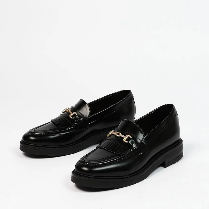 Manfield Zwarte leren loafers met goudkleurige chain^DAMES Loafers