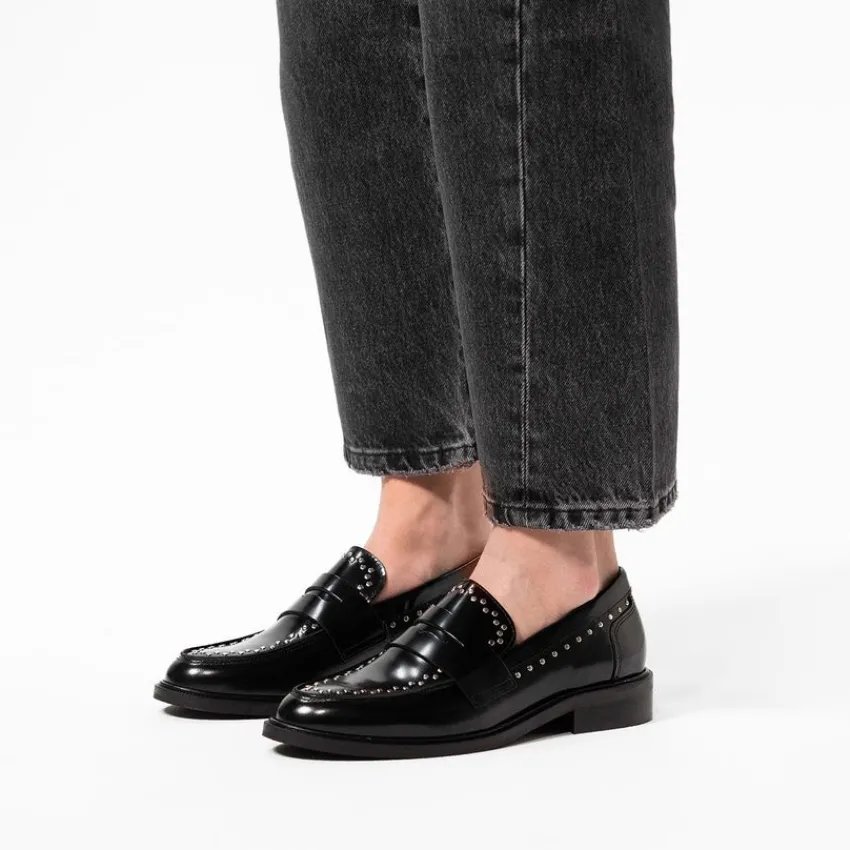 Manfield Zwarte leren loafers met zilverkleurige studs^DAMES Loafers
