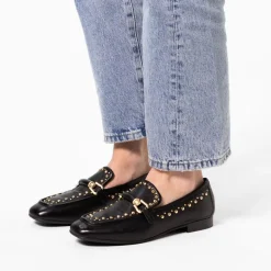 Manfield Zwarte leren loafers met goudkleurige studs^DAMES Loafers