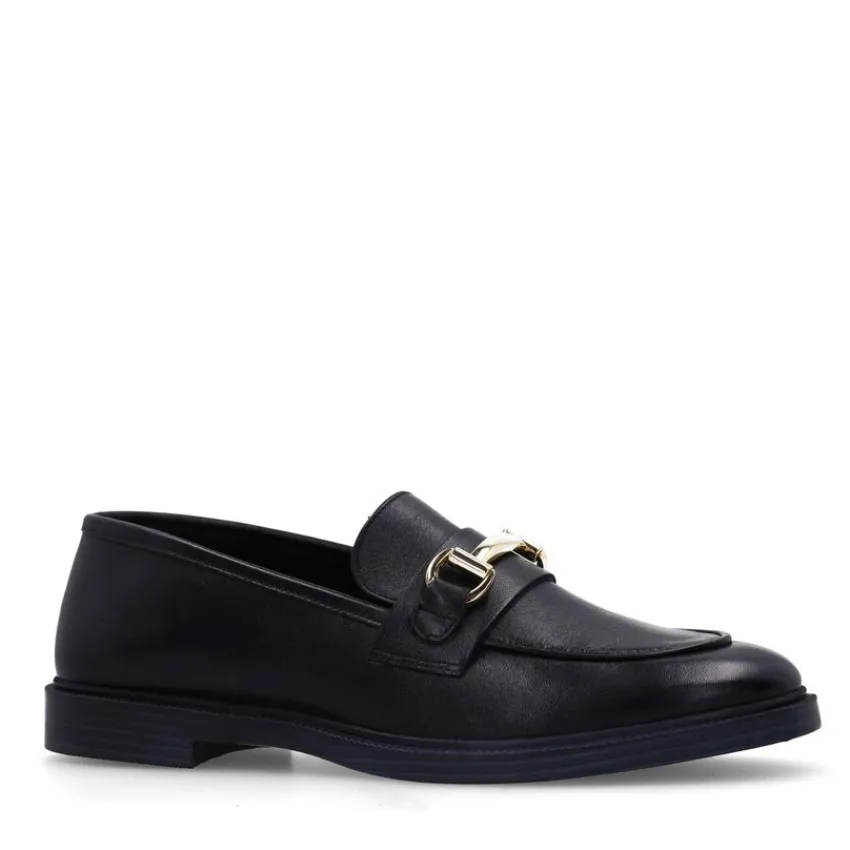 Manfield Zwarte leren loafers met goudkleurig detail^DAMES Loafers