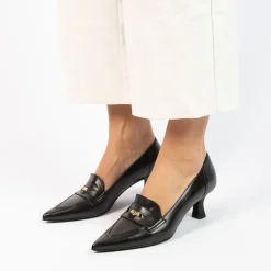 Manfield Zwarte leren pumps met goudkleurig detail^DAMES Pumps