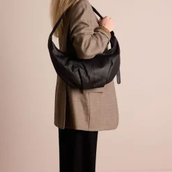 Manfield Zwarte leren schoudertas^ Schoudertassen