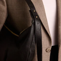 Manfield Zwarte leren schoudertas^ Schoudertassen