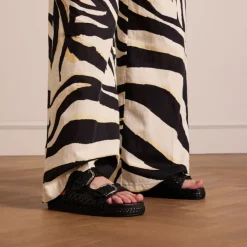 Manfield Zwarte leren slippers^DAMES Slippers