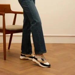 Manfield Zwarte leren sneakers met suède details^DAMES Sneakers