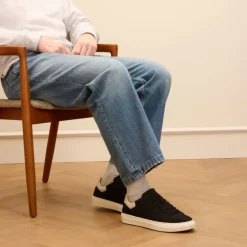 Manfield Zwarte nubuck sneakers met grijze details^Heren Sneakers