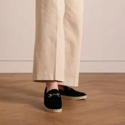 Manfield Zwarte suède loafer met goudkleurig detail^DAMES Loafers