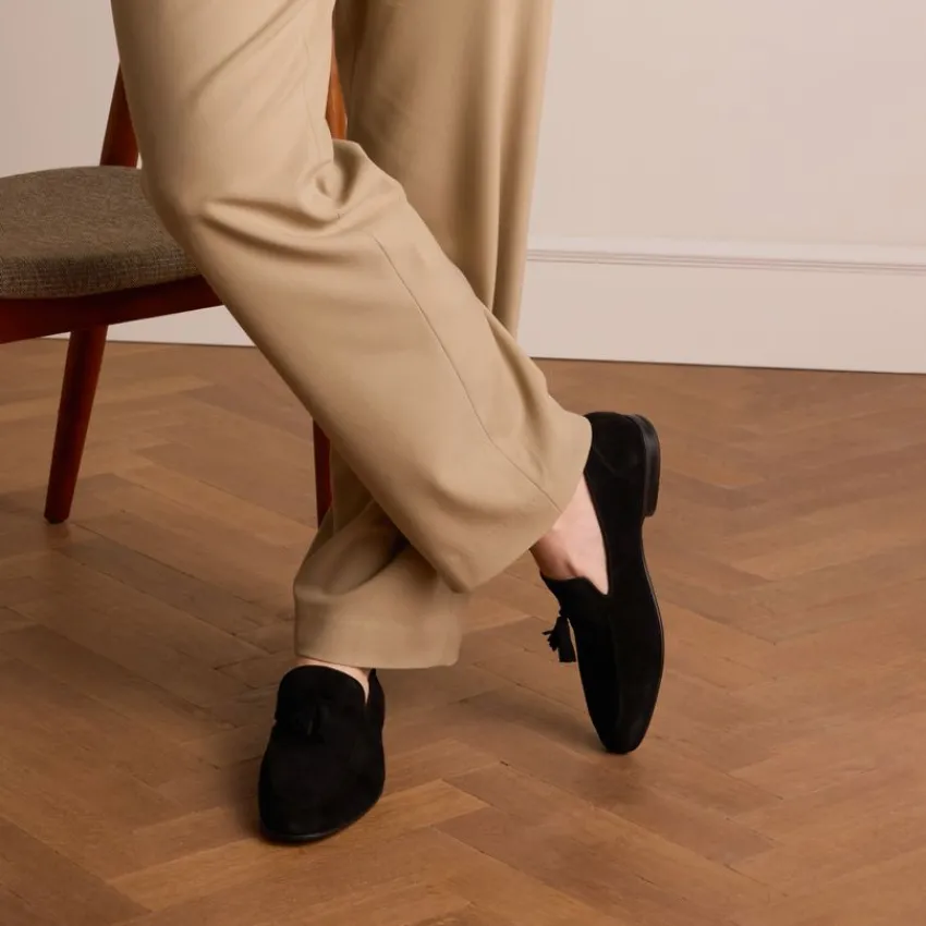 Manfield Zwarte suède loafers met kwastjes^Heren Loafers