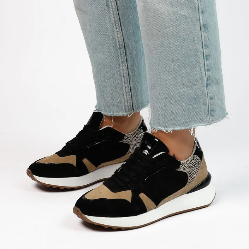 Manfield Zwarte suède sneakers met lakleren details^DAMES Sneakers